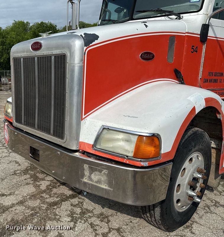 image for item ED5590 2007 Peterbilt 385 fuel truck