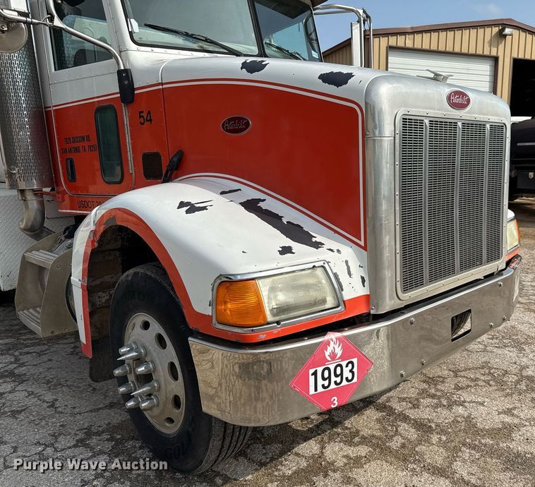 image for item ED5590 2007 Peterbilt 385 fuel truck