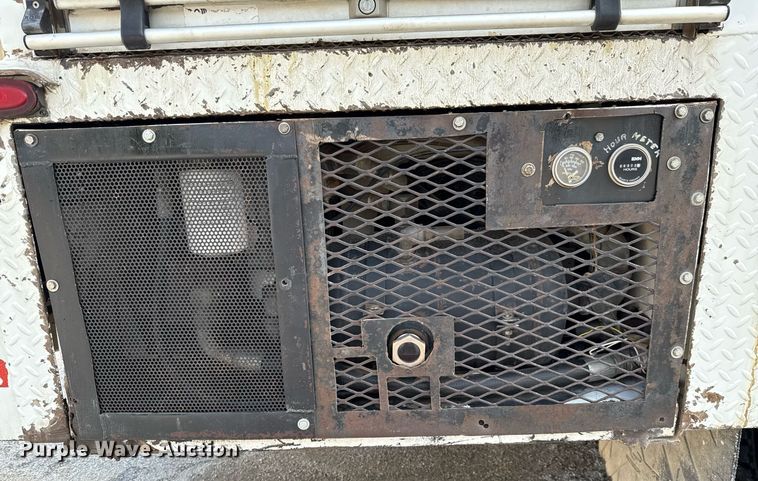 image for item ED5590 2007 Peterbilt 385 fuel truck