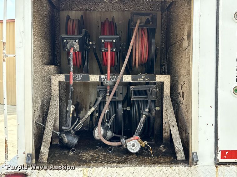 image for item ED5590 2007 Peterbilt 385 fuel truck