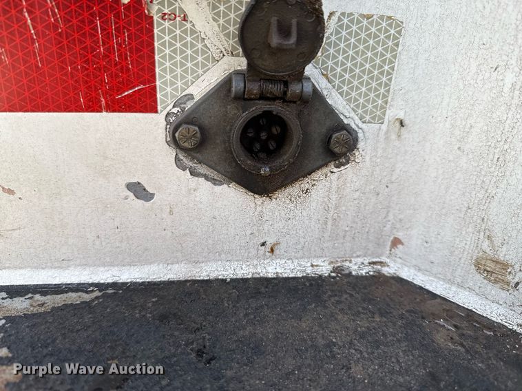 image for item ED5590 2007 Peterbilt 385 fuel truck