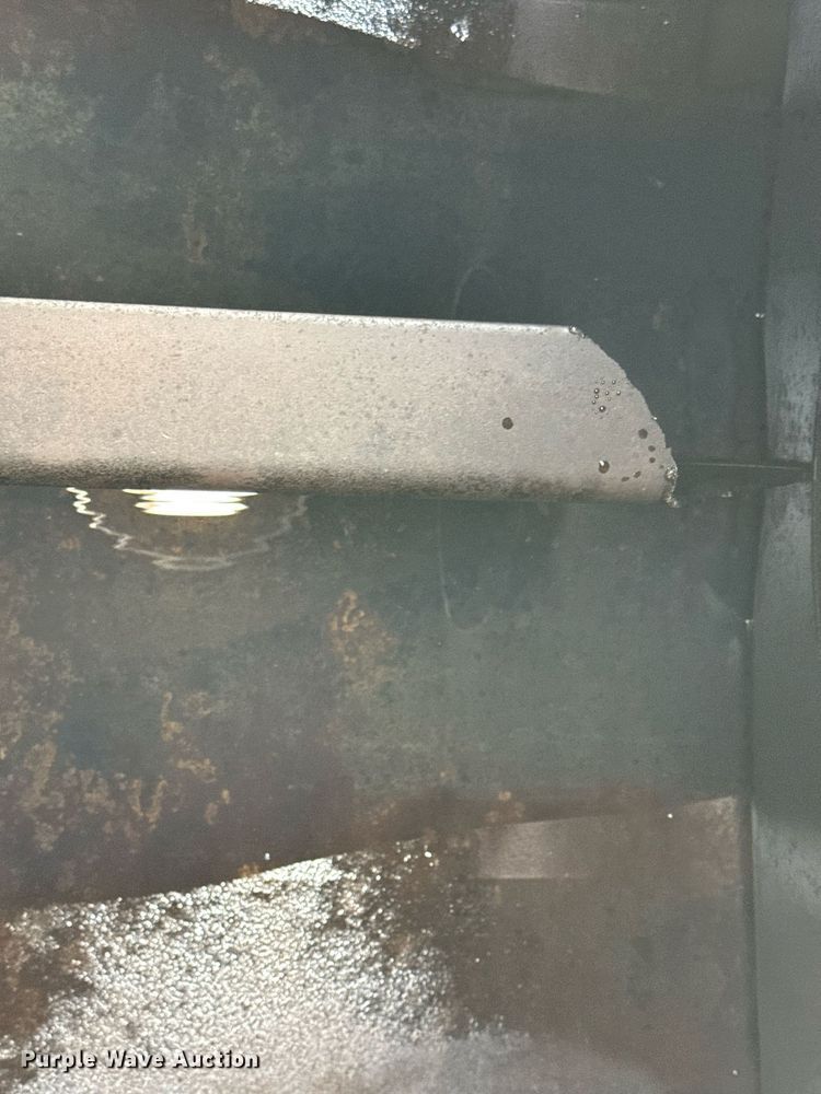 image for item ED5590 2007 Peterbilt 385 fuel truck