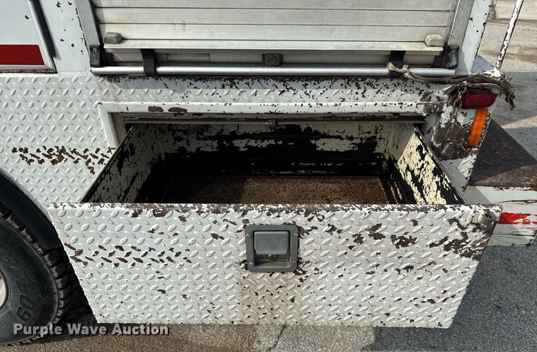 image for item ED5590 2007 Peterbilt 385 fuel truck