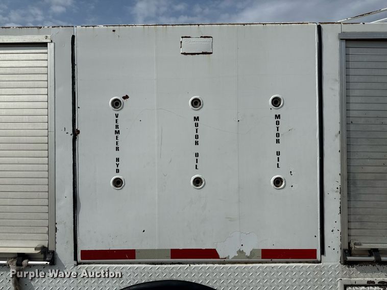 image for item ED5590 2007 Peterbilt 385 fuel truck