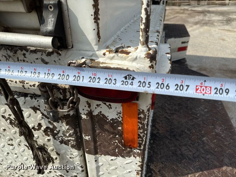 image for item ED5590 2007 Peterbilt 385 fuel truck