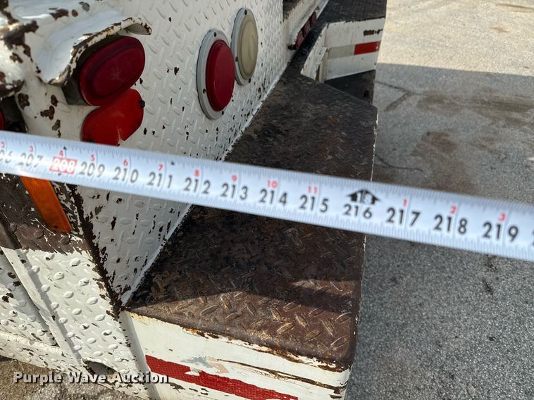 image for item ED5590 2007 Peterbilt 385 fuel truck