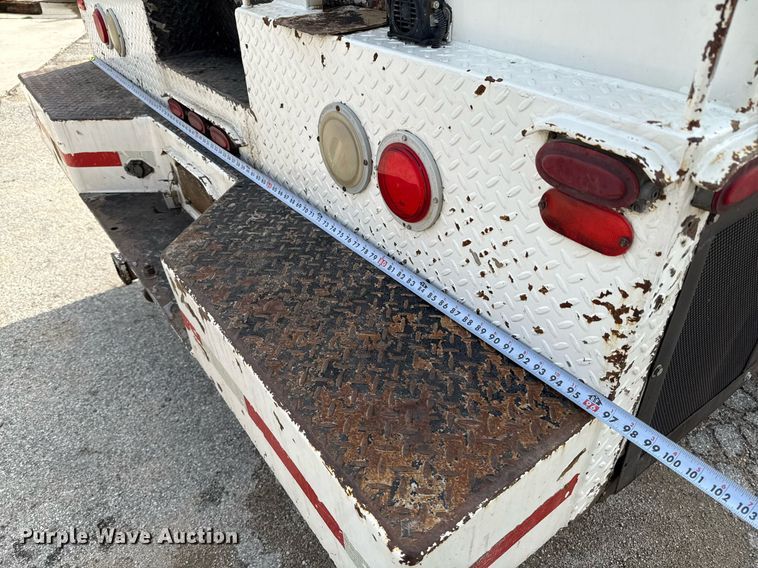 image for item ED5590 2007 Peterbilt 385 fuel truck