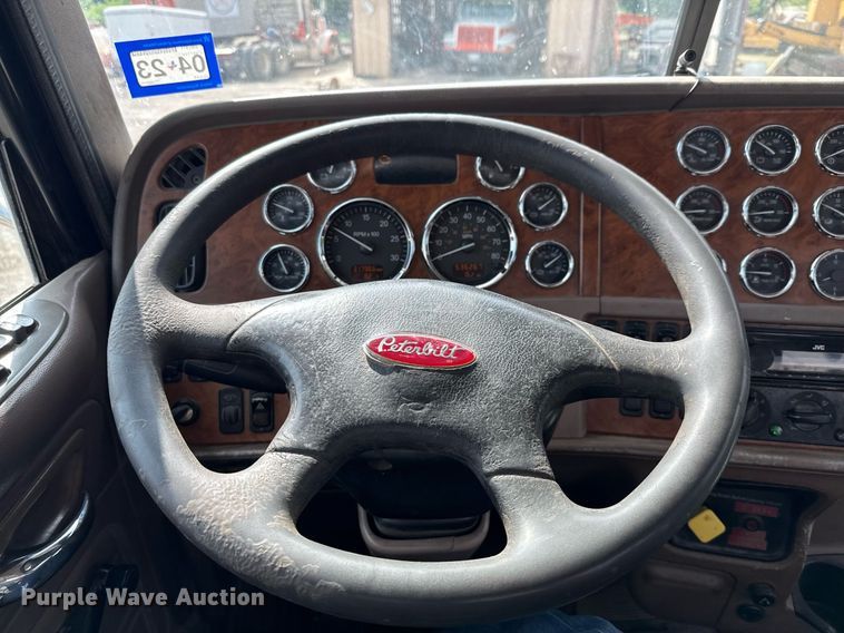 image for item ED5590 2007 Peterbilt 385 fuel truck