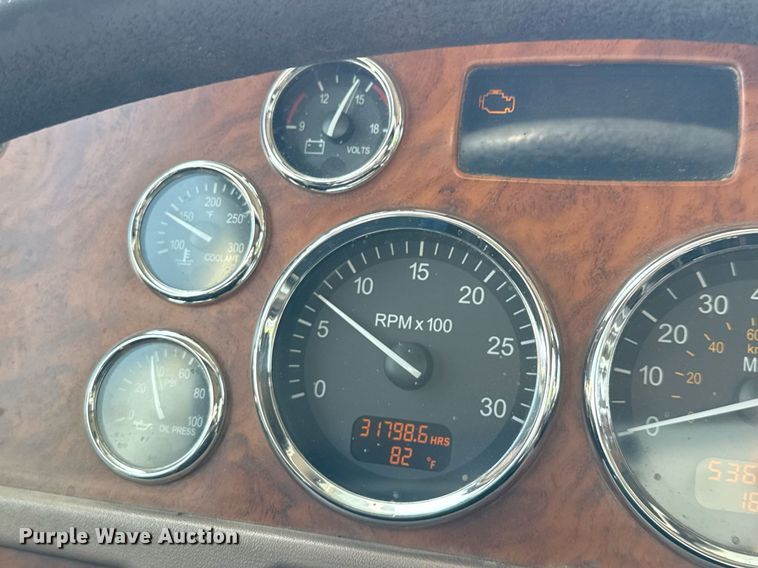 image for item ED5590 2007 Peterbilt 385 fuel truck