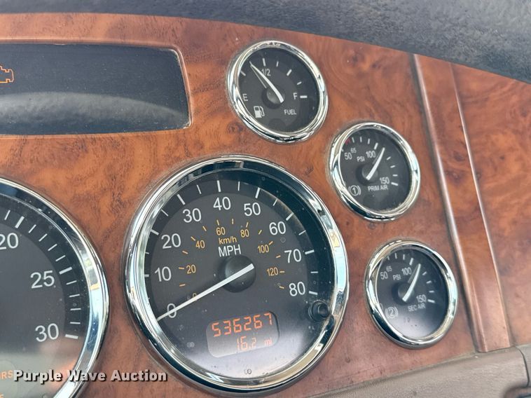 image for item ED5590 2007 Peterbilt 385 fuel truck