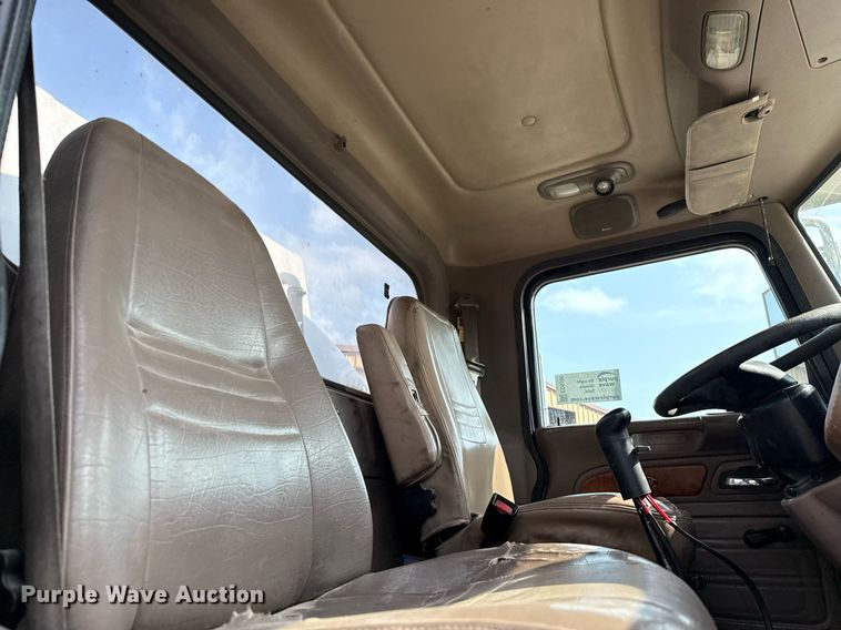 image for item ED5590 2007 Peterbilt 385 fuel truck