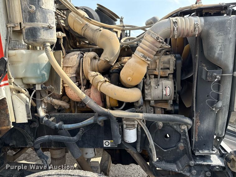 image for item ED5590 2007 Peterbilt 385 fuel truck