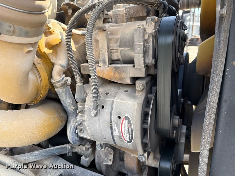 image for item ED5590 2007 Peterbilt 385 fuel truck