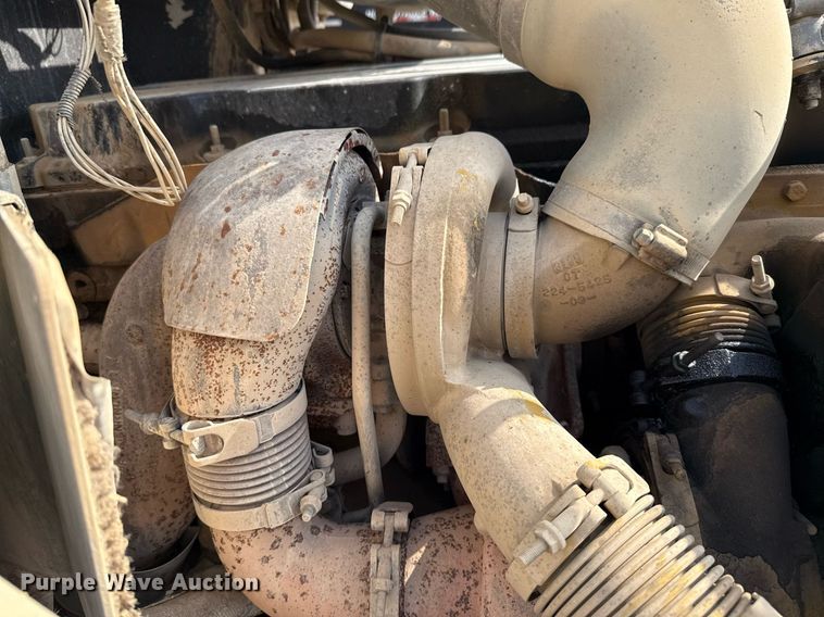 image for item ED5590 2007 Peterbilt 385 fuel truck