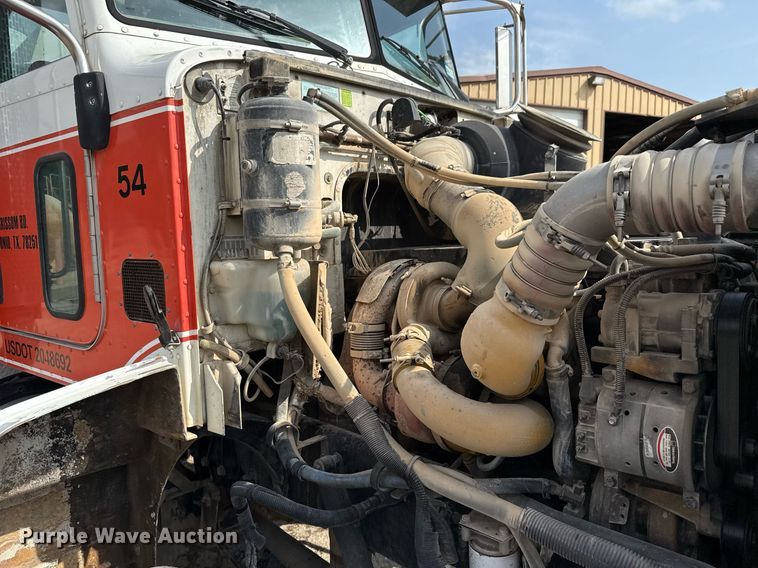 image for item ED5590 2007 Peterbilt 385 fuel truck