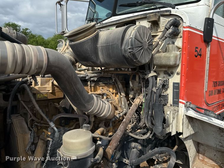 image for item ED5590 2007 Peterbilt 385 fuel truck