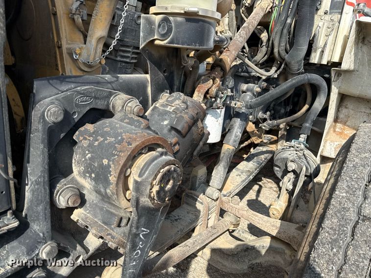 image for item ED5590 2007 Peterbilt 385 fuel truck