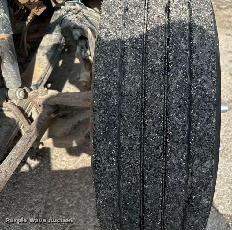 image for item ED5590 2007 Peterbilt 385 fuel truck