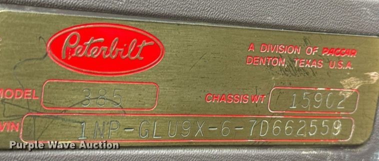 image for item ED5590 2007 Peterbilt 385 fuel truck