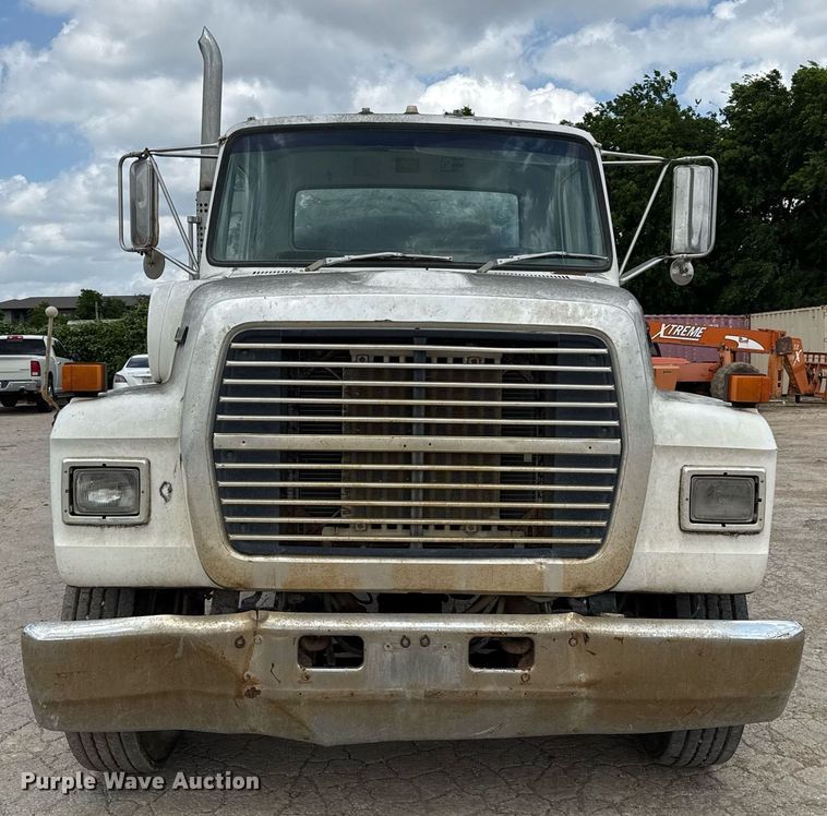 image for item ED5592 1988 Ford L8000 water truck