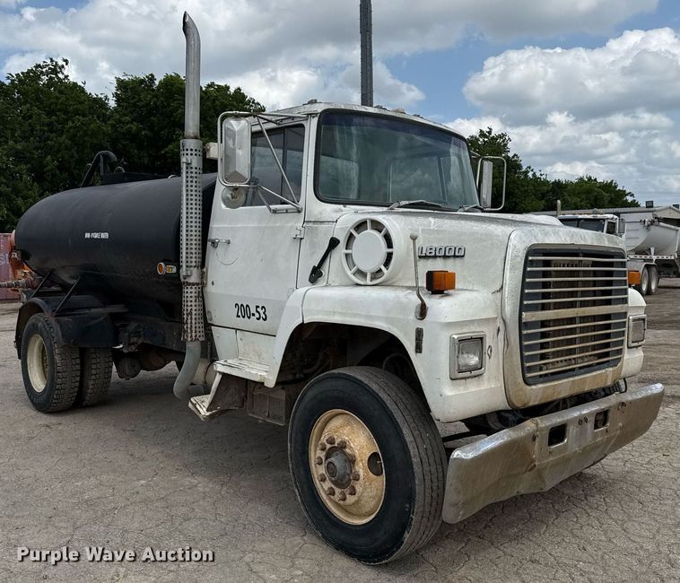 image for item ED5592 1988 Ford L8000 water truck