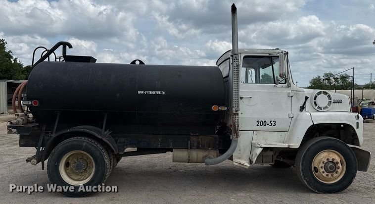 image for item ED5592 1988 Ford L8000 water truck