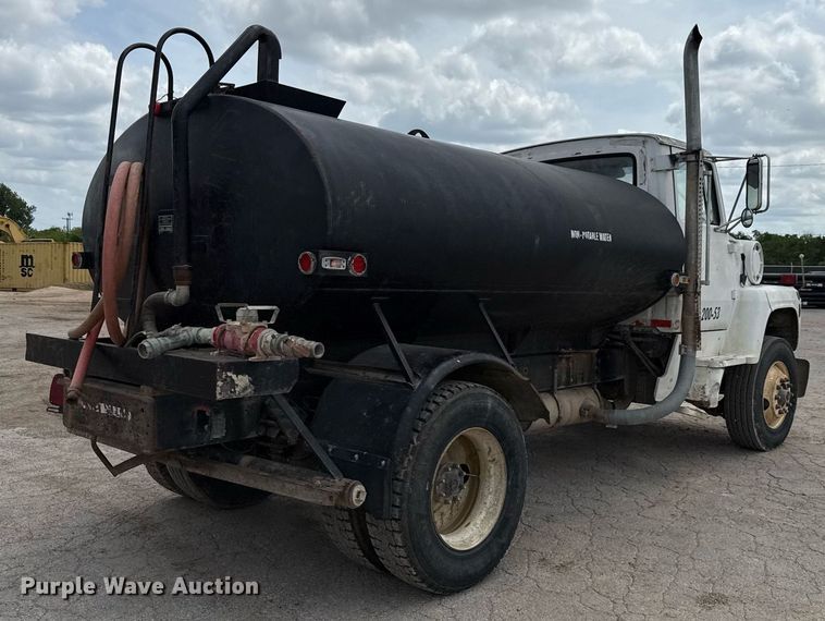 image for item ED5592 1988 Ford L8000 water truck