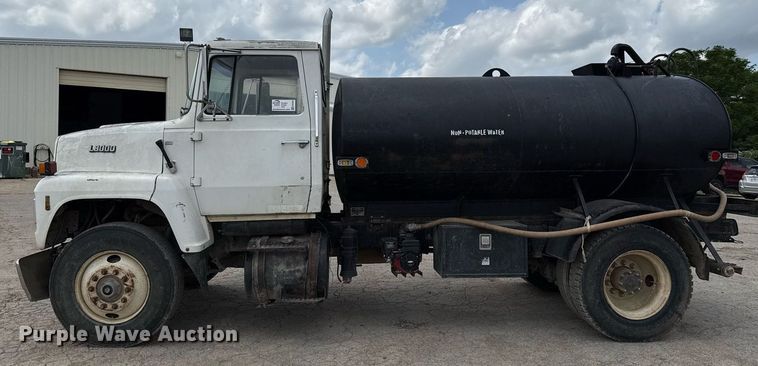 image for item ED5592 1988 Ford L8000 water truck