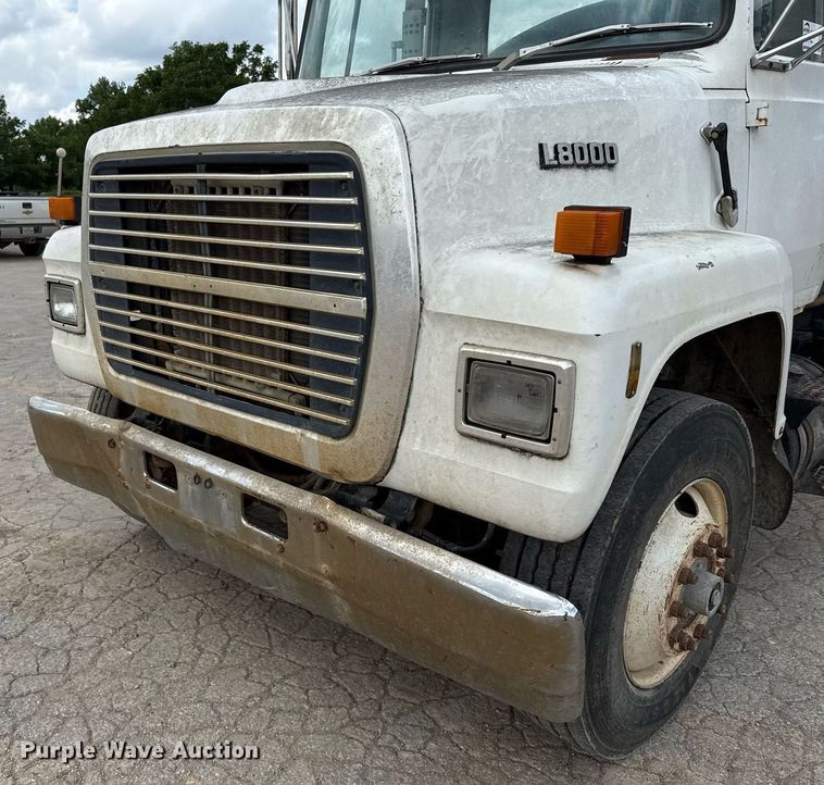 image for item ED5592 1988 Ford L8000 water truck