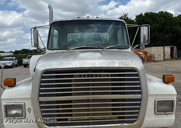 image for item ED5592 1988 Ford L8000 water truck