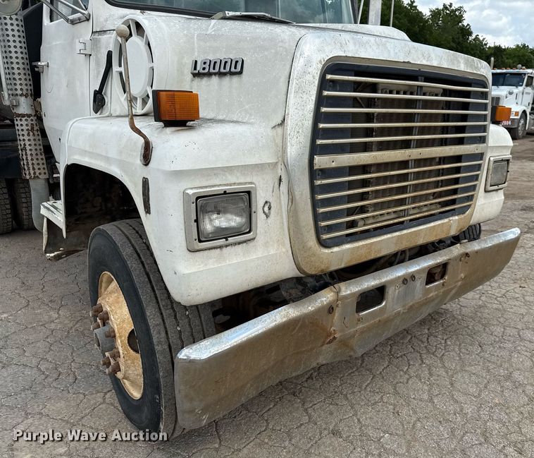 image for item ED5592 1988 Ford L8000 water truck