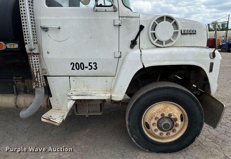 image for item ED5592 1988 Ford L8000 water truck