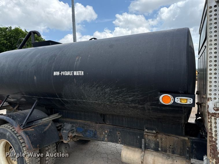image for item ED5592 1988 Ford L8000 water truck