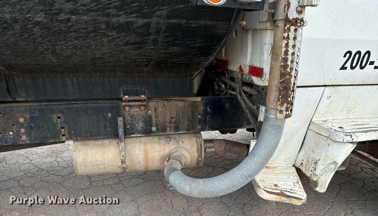 image for item ED5592 1988 Ford L8000 water truck