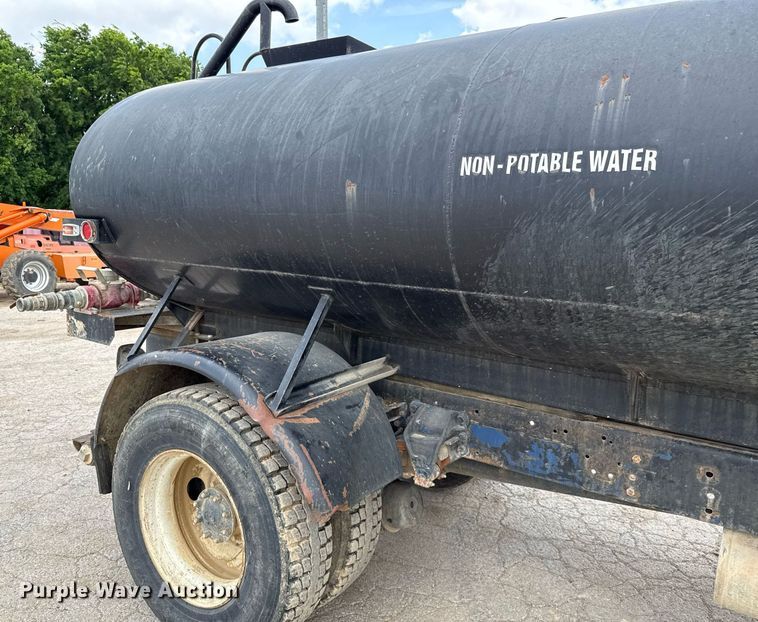 image for item ED5592 1988 Ford L8000 water truck