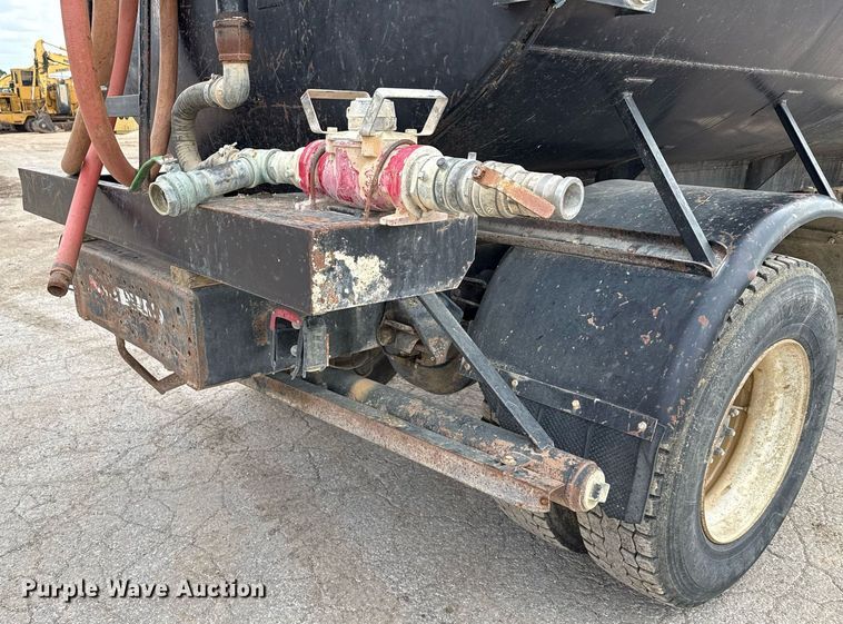 image for item ED5592 1988 Ford L8000 water truck