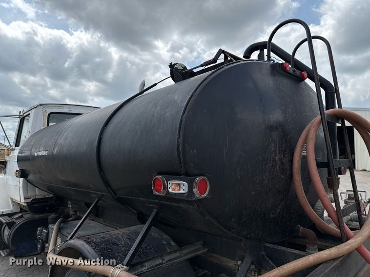 image for item ED5592 1988 Ford L8000 water truck