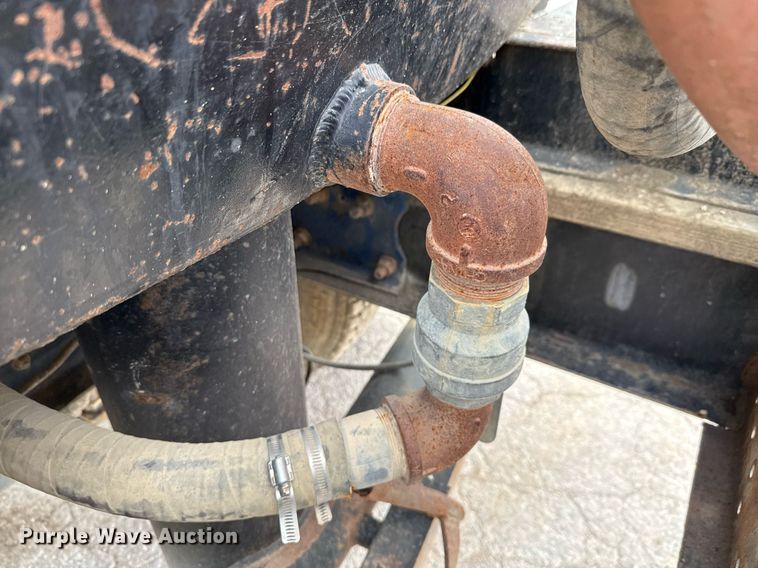 image for item ED5592 1988 Ford L8000 water truck