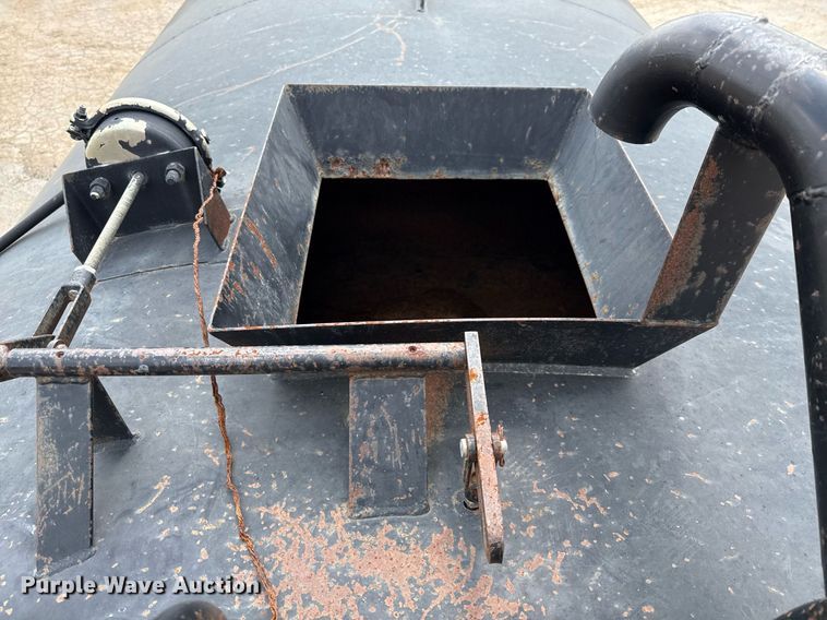 image for item ED5592 1988 Ford L8000 water truck