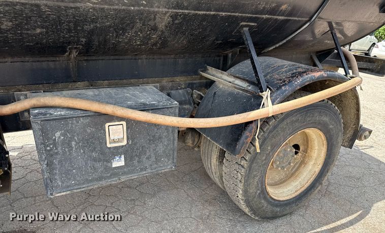 image for item ED5592 1988 Ford L8000 water truck