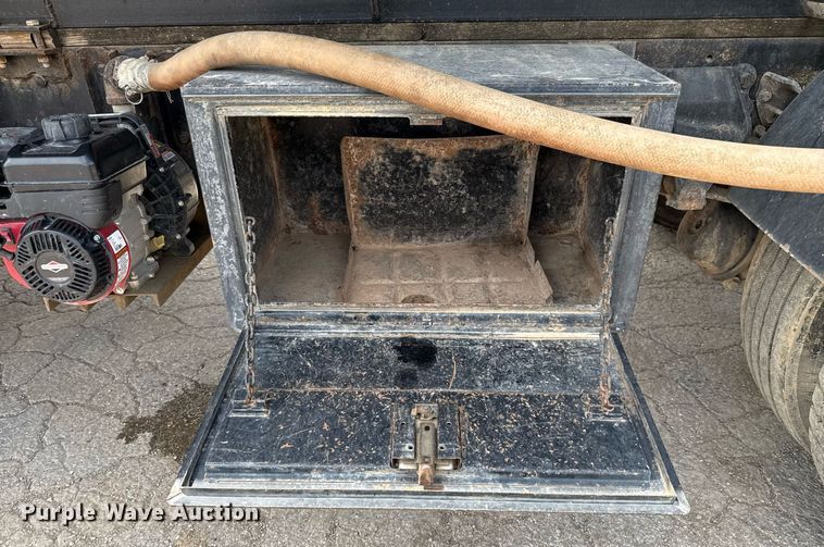 image for item ED5592 1988 Ford L8000 water truck