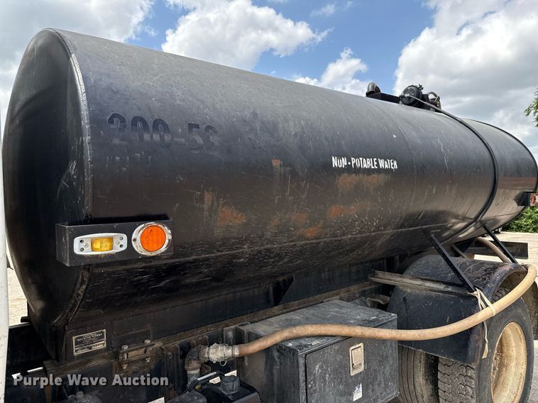 image for item ED5592 1988 Ford L8000 water truck