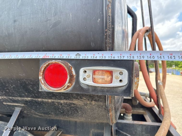 image for item ED5592 1988 Ford L8000 water truck