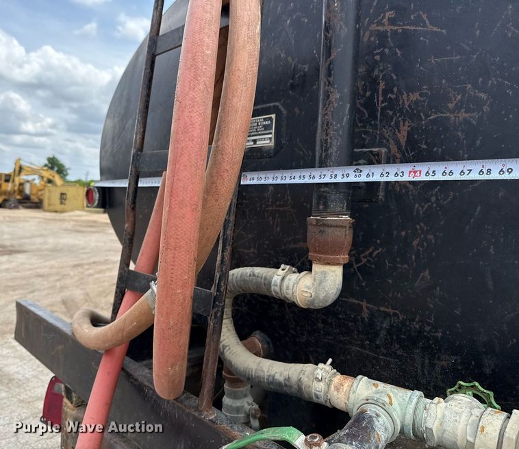 image for item ED5592 1988 Ford L8000 water truck