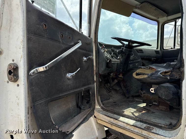 image for item ED5592 1988 Ford L8000 water truck