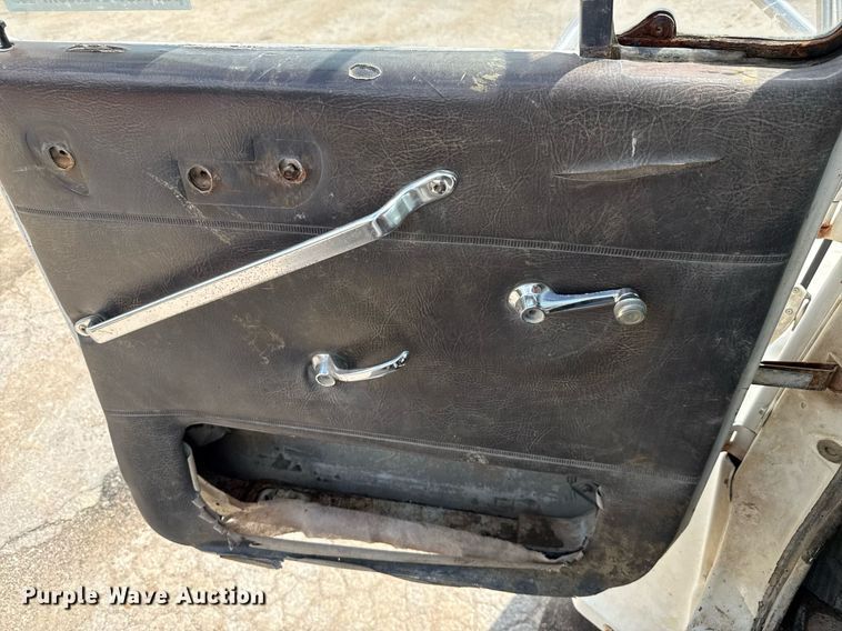 image for item ED5592 1988 Ford L8000 water truck