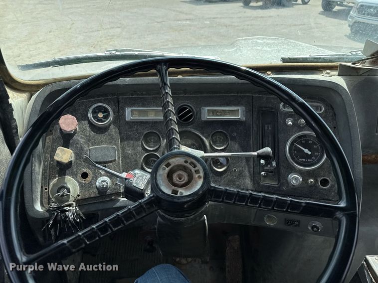 image for item ED5592 1988 Ford L8000 water truck