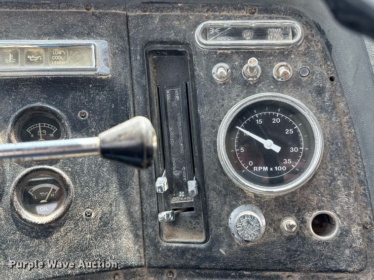 image for item ED5592 1988 Ford L8000 water truck