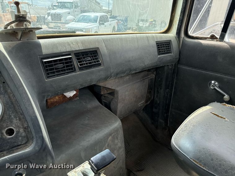 image for item ED5592 1988 Ford L8000 water truck