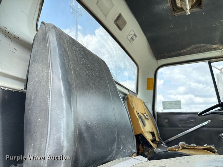 image for item ED5592 1988 Ford L8000 water truck